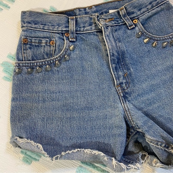 Vintage Levi's Cutoff Upcycled Studded 550 Relaxed Fit Red Tab Denim Shorts Jr 5 - Picture 4 of 15